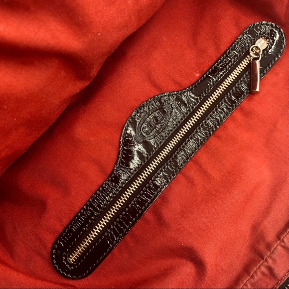 Tods patent leather T-Bag. The original T-Bag.. - Picture 12 of 16